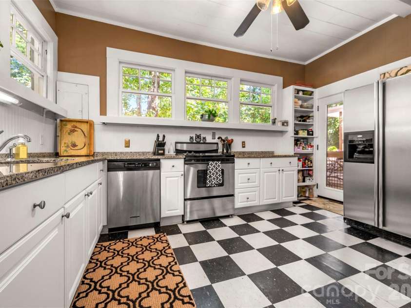 415 Lakeshore Drive, Landrum, SC 29356.  MLS# CAR4396490, YatesRealty ID 32451. 