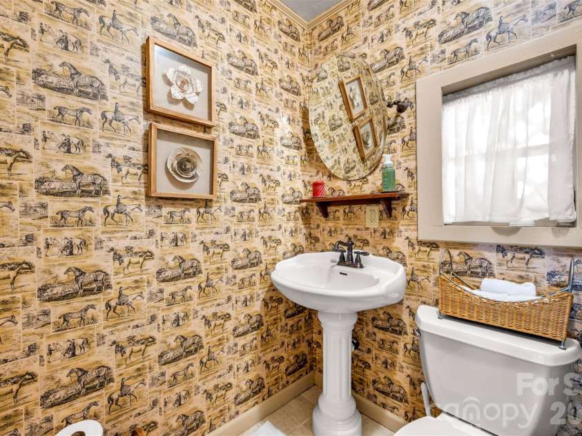 415 Lakeshore Drive, Landrum, SC 29356.  MLS# CAR4396490, YatesRealty ID 32451. 