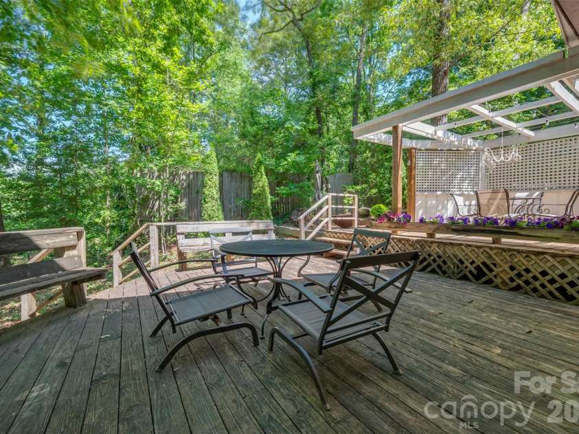 415 Lakeshore Drive, Landrum, SC 29356.  MLS# CAR4396490, YatesRealty ID 32451. 