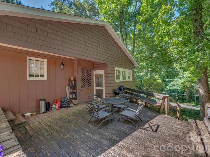 415 Lakeshore Drive, Landrum, SC 29356.  MLS# CAR4396490, YatesRealty ID 32451. 
