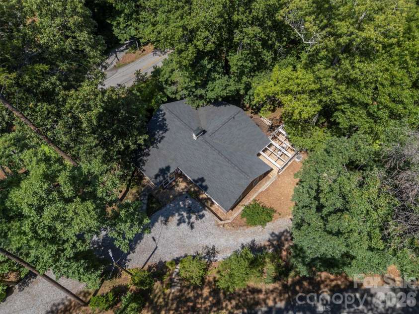 415 Lakeshore Drive, Landrum, SC 29356.  MLS# CAR4396490, YatesRealty ID 32451. 