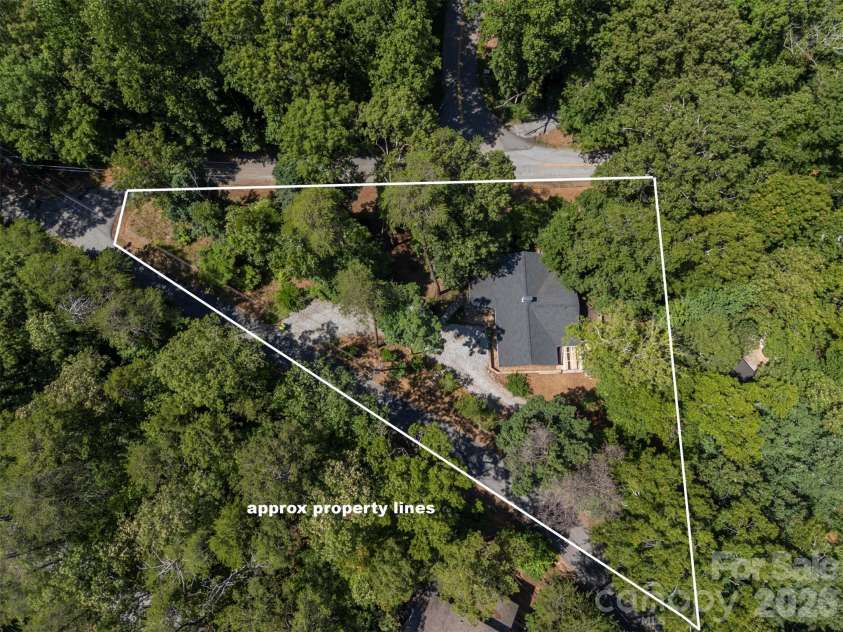 415 Lakeshore Drive, Landrum, SC 29356.  MLS# CAR4396490, YatesRealty ID 32451. 