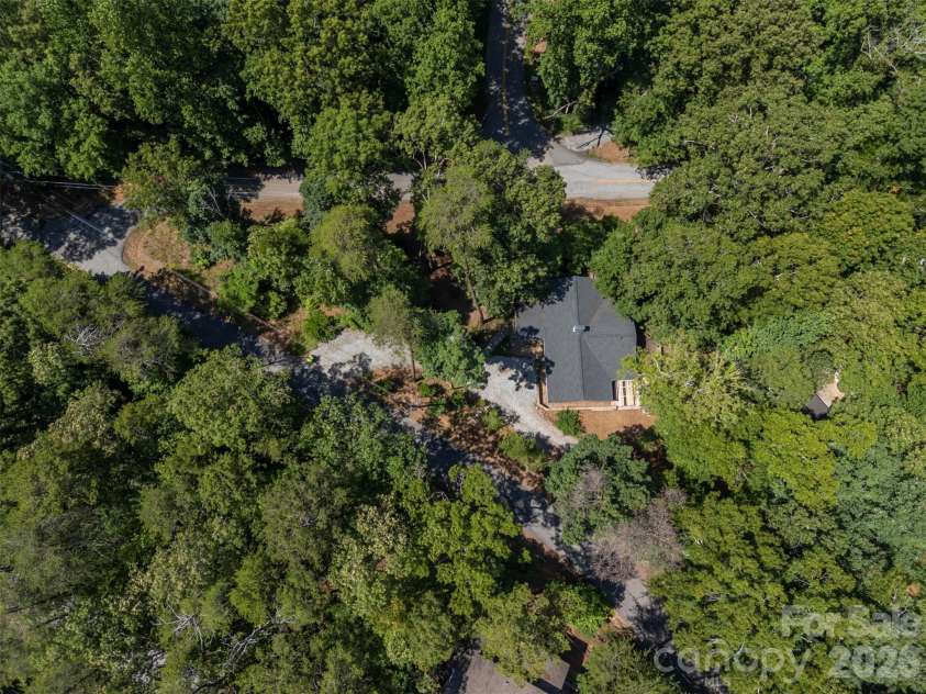 415 Lakeshore Drive, Landrum, SC 29356.  MLS# CAR4396490, YatesRealty ID 32451. 