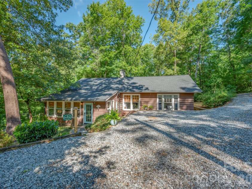 415 Lakeshore Drive, Landrum, SC 29356.  MLS# CAR4396490, YatesRealty ID 32451. 