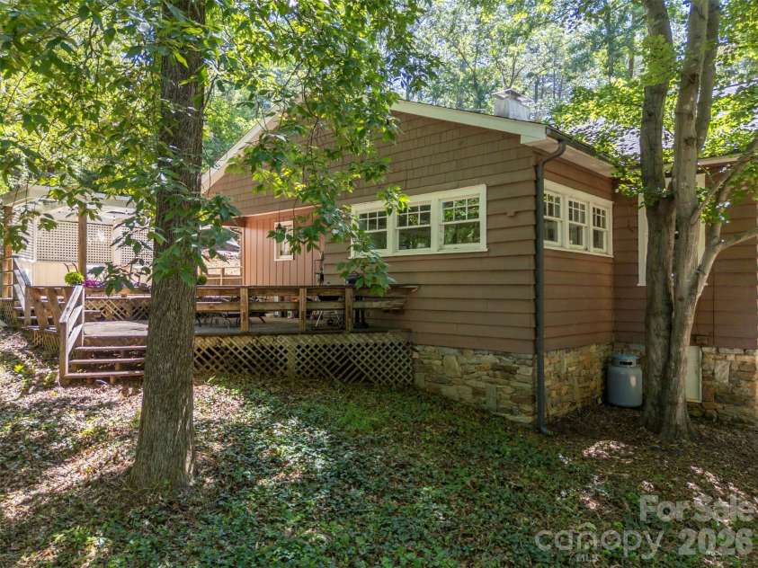 415 Lakeshore Drive, Landrum, SC 29356.  MLS# CAR4396490, YatesRealty ID 32451. 