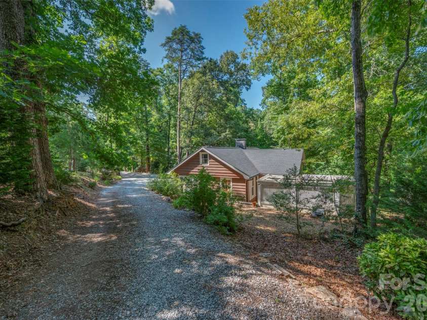 415 Lakeshore Drive, Landrum, SC 29356.  MLS# CAR4396490, YatesRealty ID 32451. 