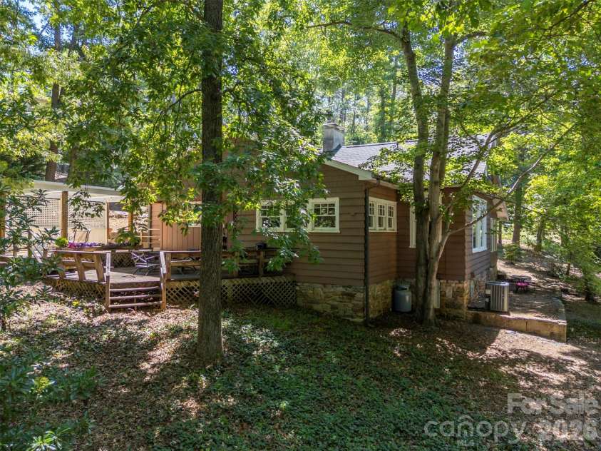 415 Lakeshore Drive, Landrum, SC 29356.  MLS# CAR4396490, YatesRealty ID 32451. 