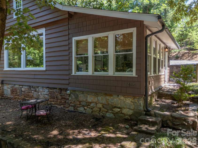 415 Lakeshore Drive, Landrum, SC 29356.  MLS# CAR4396490, YatesRealty ID 32451. 