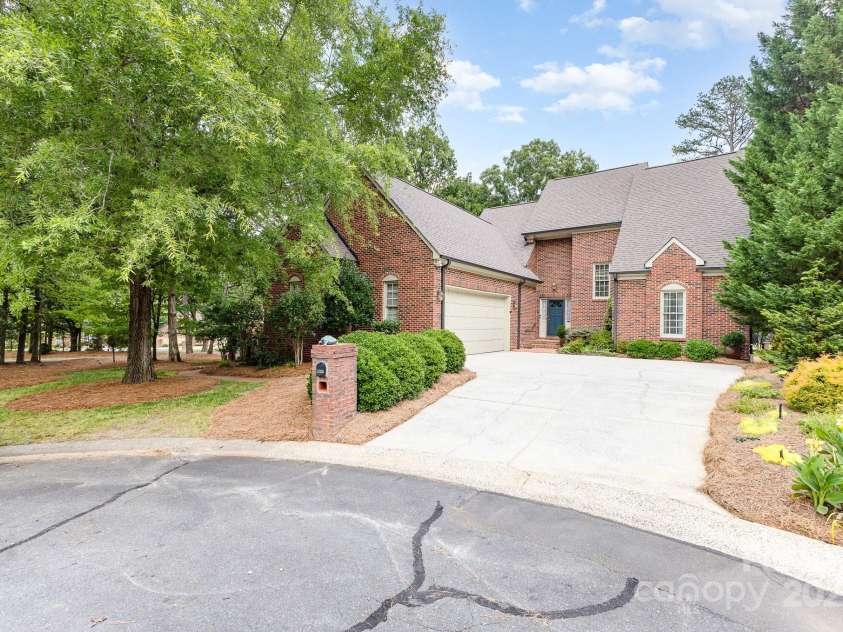 5205 Tedorill Lane, Charlotte, NC 28226.  MLS# CAR4275188, YatesRealty ID 32451. 