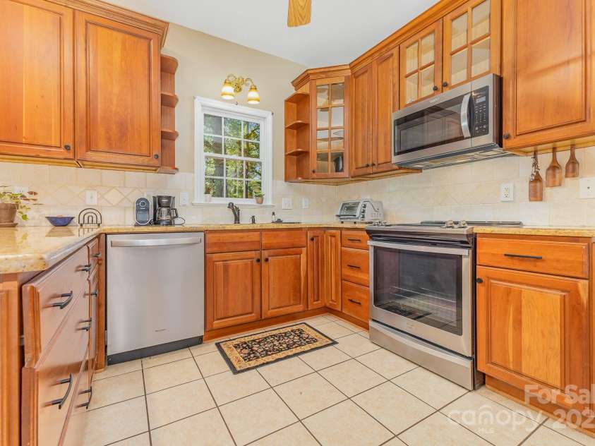 5205 Tedorill Lane, Charlotte, NC 28226.  MLS# CAR4275188, YatesRealty ID 32451. 