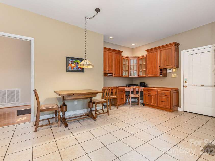 5205 Tedorill Lane, Charlotte, NC 28226.  MLS# CAR4275188, YatesRealty ID 32451. 