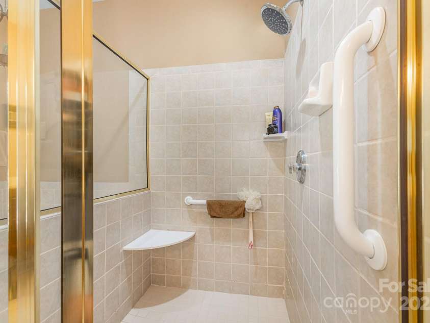 5205 Tedorill Lane, Charlotte, NC 28226.  MLS# CAR4275188, YatesRealty ID 32451. 