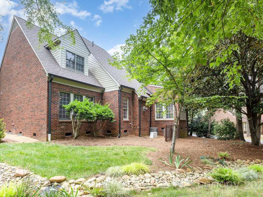 5205 Tedorill Lane, Charlotte, NC 28226.  MLS# CAR4275188, YatesRealty ID 32451. 