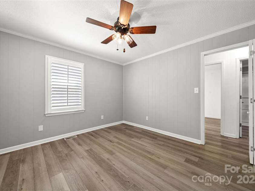 308 Graham Drive, Dallas, NC 28034.  MLS# CAR4292826, YatesRealty ID 32452. 