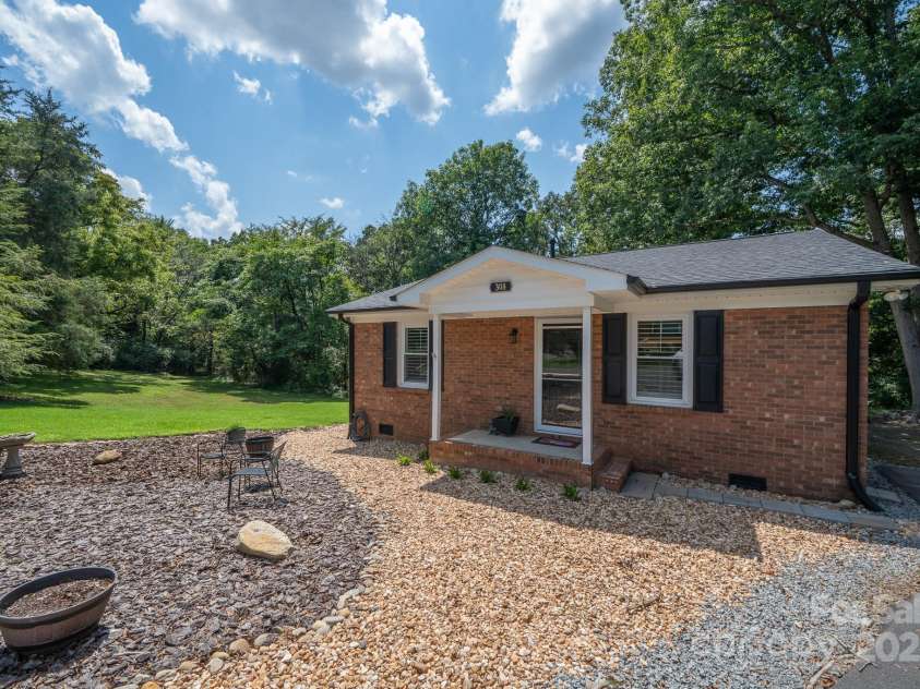 308 Graham Drive, Dallas, NC 28034.  MLS# CAR4292826, YatesRealty ID 32452. 