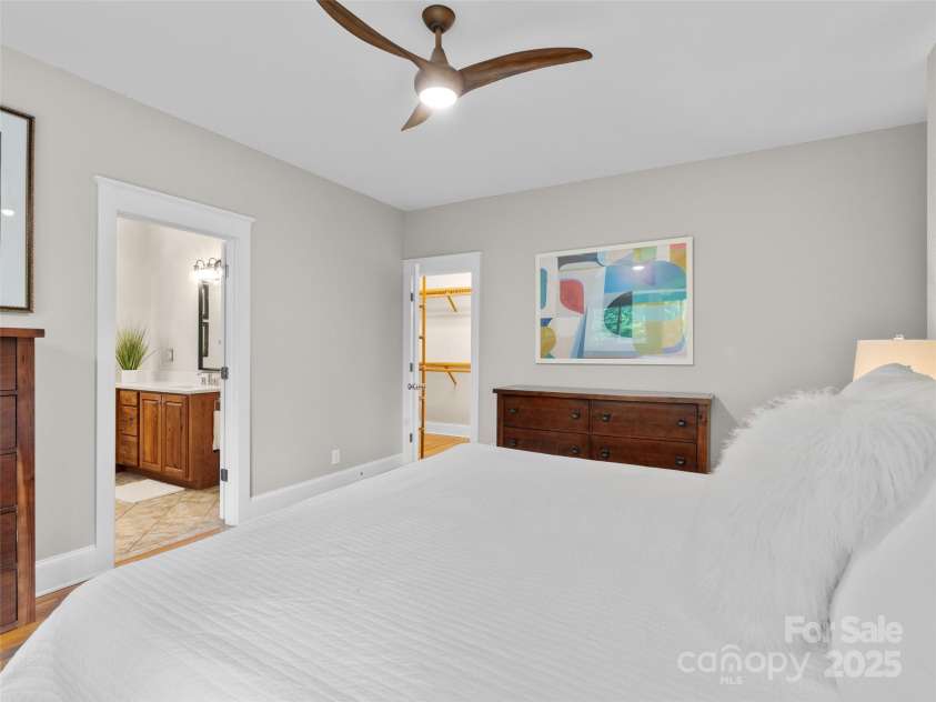 33 Village Pointe Lane, Asheville, NC 28803.  MLS# CAR4254974, YatesRealty ID 32453. 