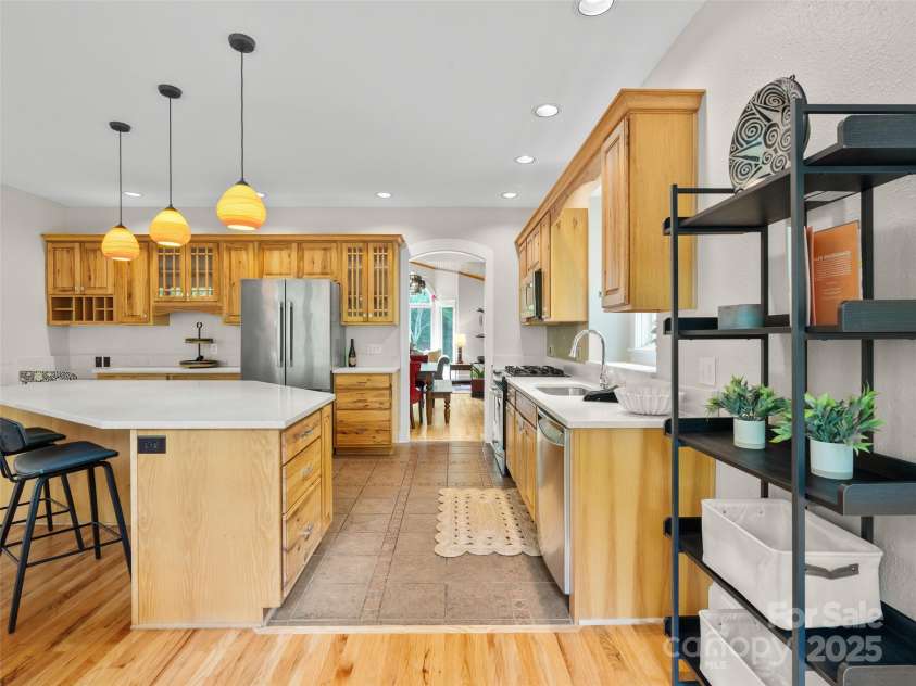 33 Village Pointe Lane, Asheville, NC 28803.  MLS# CAR4254974, YatesRealty ID 32453. 