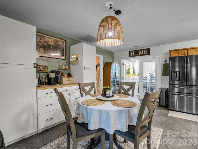 157 Cherry Ridge Drive, Bostic, NC 28018.  MLS# CAR4386104, YatesRealty ID 32455. Breakfast nook