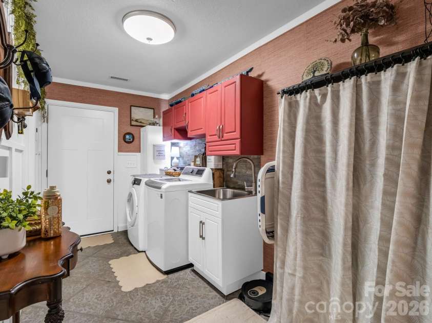 157 Cherry Ridge Drive, Bostic, NC 28018.  MLS# CAR4386104, YatesRealty ID 32455. Laundry located on main level