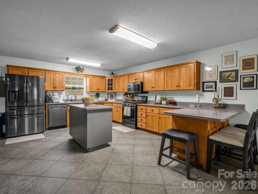 157 Cherry Ridge Drive, Bostic, NC 28018.  MLS# CAR4386104, YatesRealty ID 32455. Open floor plan Kitchen