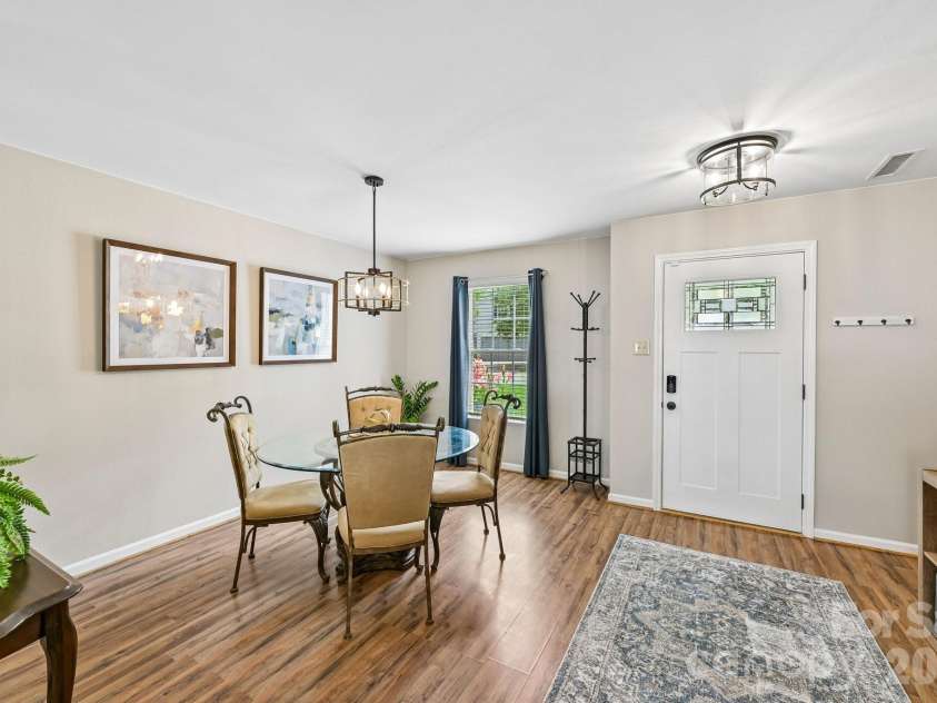 4207 Shasta Circle, Clover, SC 29710.  MLS# CAR4386738, YatesRealty ID 32456. Foyer