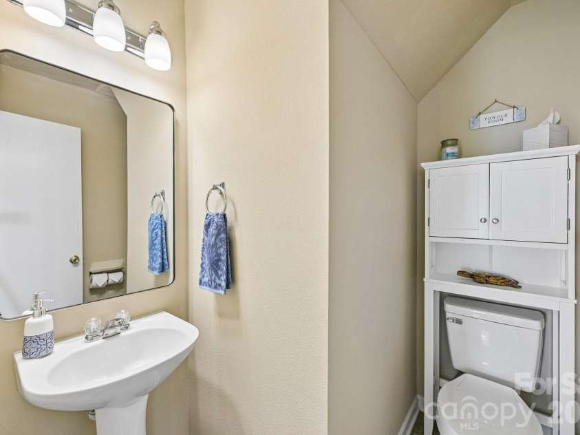 4207 Shasta Circle, Clover, SC 29710.  MLS# CAR4386738, YatesRealty ID 32456. Half Bath downstairs