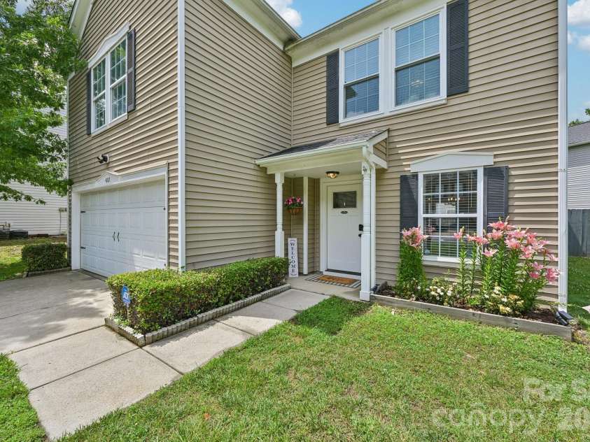 4207 Shasta Circle, Clover, SC 29710.  MLS# CAR4386738, YatesRealty ID 32456. Large Side Yard