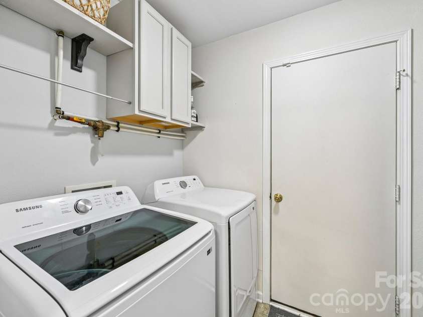 4207 Shasta Circle, Clover, SC 29710.  MLS# CAR4386738, YatesRealty ID 32456. Laundry Room