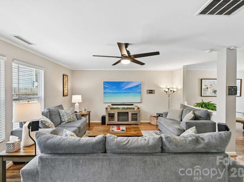 4207 Shasta Circle, Clover, SC 29710.  MLS# CAR4386738, YatesRealty ID 32456. Living Room