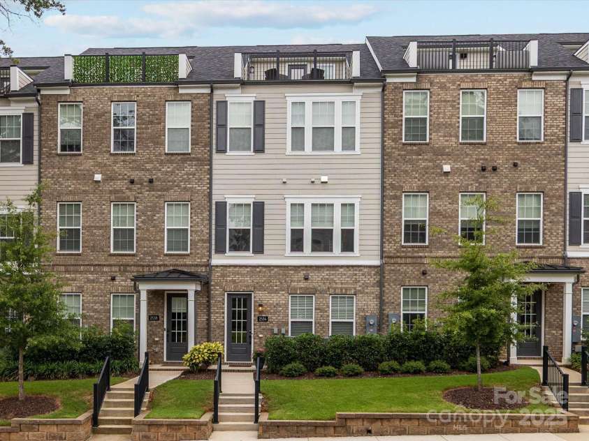 2534 Kenmore Avenue, Charlotte, NC 28204.  MLS# CAR4289326, YatesRealty ID 32459. 