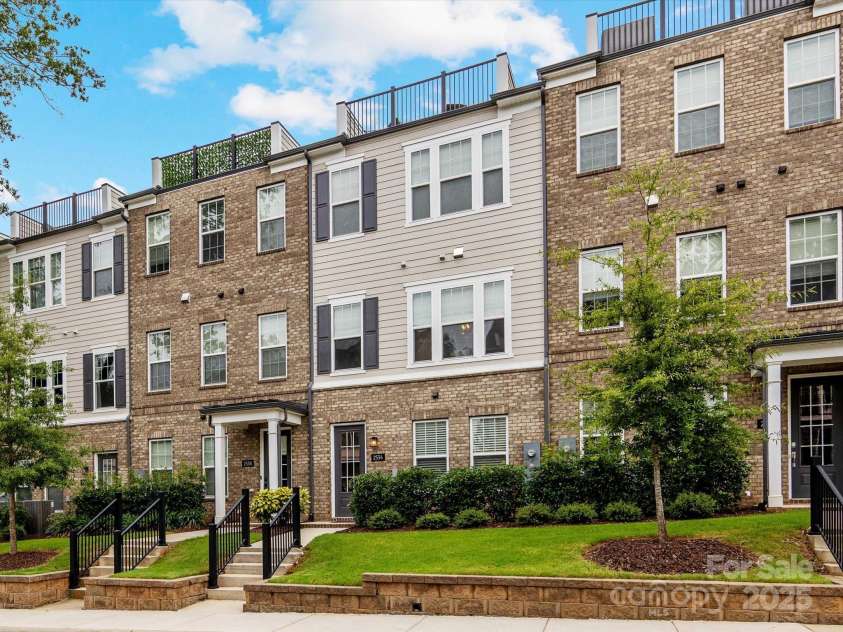 2534 Kenmore Avenue, Charlotte, NC 28204.  MLS# CAR4289326, YatesRealty ID 32459. 