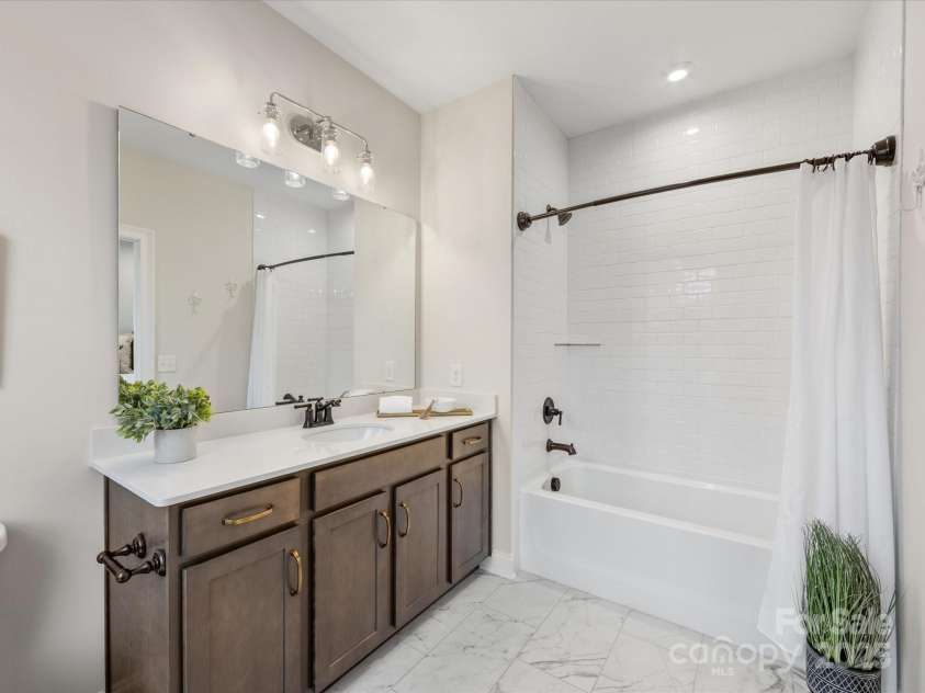 2534 Kenmore Avenue, Charlotte, NC 28204.  MLS# CAR4289326, YatesRealty ID 32459. 