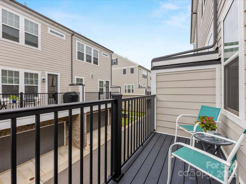 2534 Kenmore Avenue, Charlotte, NC 28204.  MLS# CAR4289326, YatesRealty ID 32459. Balcony