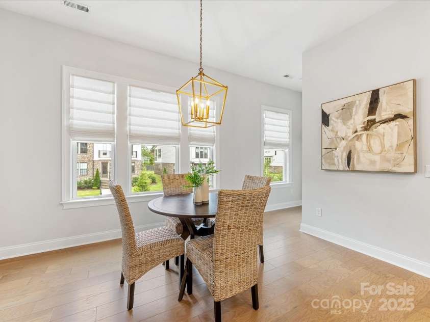 2534 Kenmore Avenue, Charlotte, NC 28204.  MLS# CAR4289326, YatesRealty ID 32459. Features new lighting