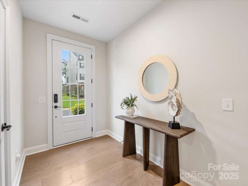 2534 Kenmore Avenue, Charlotte, NC 28204.  MLS# CAR4289326, YatesRealty ID 32459. Inviting foyer