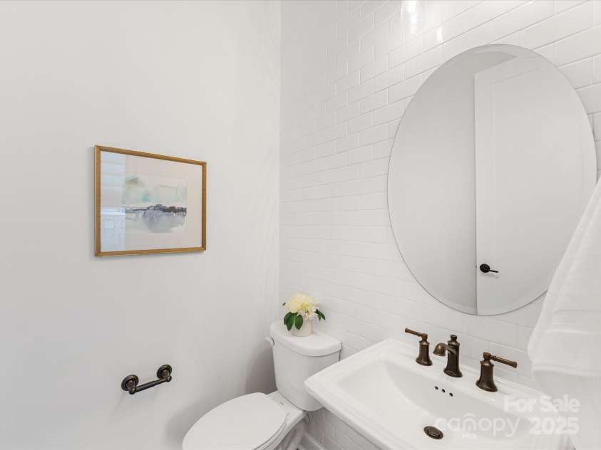 2534 Kenmore Avenue, Charlotte, NC 28204.  MLS# CAR4289326, YatesRealty ID 32459. Powder Room on Main Floor