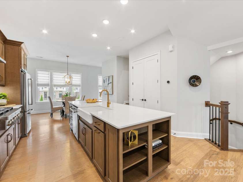 2534 Kenmore Avenue, Charlotte, NC 28204.  MLS# CAR4289326, YatesRealty ID 32459. Quartz island