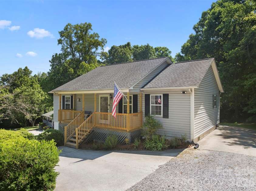 362 Nc Highway 109 Highway, Thomasville, NC 27360.  MLS# CAR4395099, YatesRealty ID 32459. 