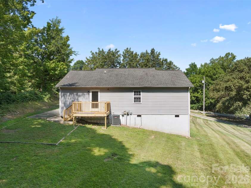 362 Nc Highway 109 Highway, Thomasville, NC 27360.  MLS# CAR4395099, YatesRealty ID 32459. 