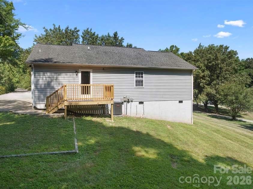 362 Nc Highway 109 Highway, Thomasville, NC 27360.  MLS# CAR4395099, YatesRealty ID 32459. 