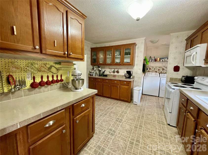 23 Mahan Lane, Waynesville, NC 28786.  MLS# CAR4335117, YatesRealty ID 3246. 