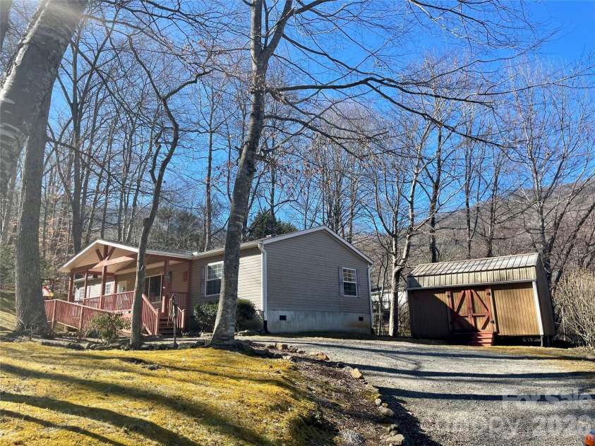 23 Mahan Lane, Waynesville, NC 28786.  MLS# CAR4335117, YatesRealty ID 3246. 