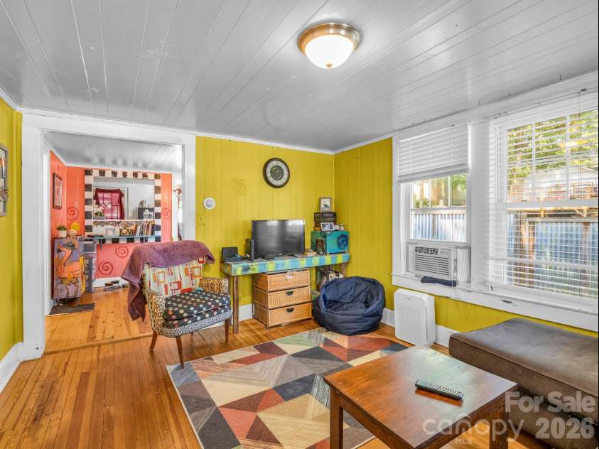 302 Davis Street, Hendersonville, NC 28739.  MLS# CAR4390910, YatesRealty ID 32461. 