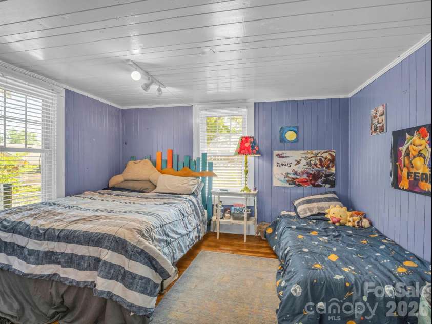 302 Davis Street, Hendersonville, NC 28739.  MLS# CAR4390910, YatesRealty ID 32461. 