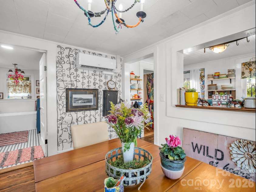 302 Davis Street, Hendersonville, NC 28739.  MLS# CAR4390910, YatesRealty ID 32461. 