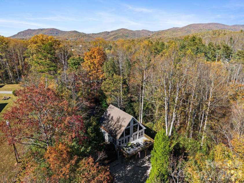 19 Holly Crest Lane, Fairview, NC 28730.  MLS# CAR4395900, YatesRealty ID 32462. 