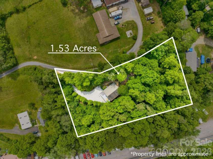 19 Holly Crest Lane, Fairview, NC 28730.  MLS# CAR4395900, YatesRealty ID 32462. 