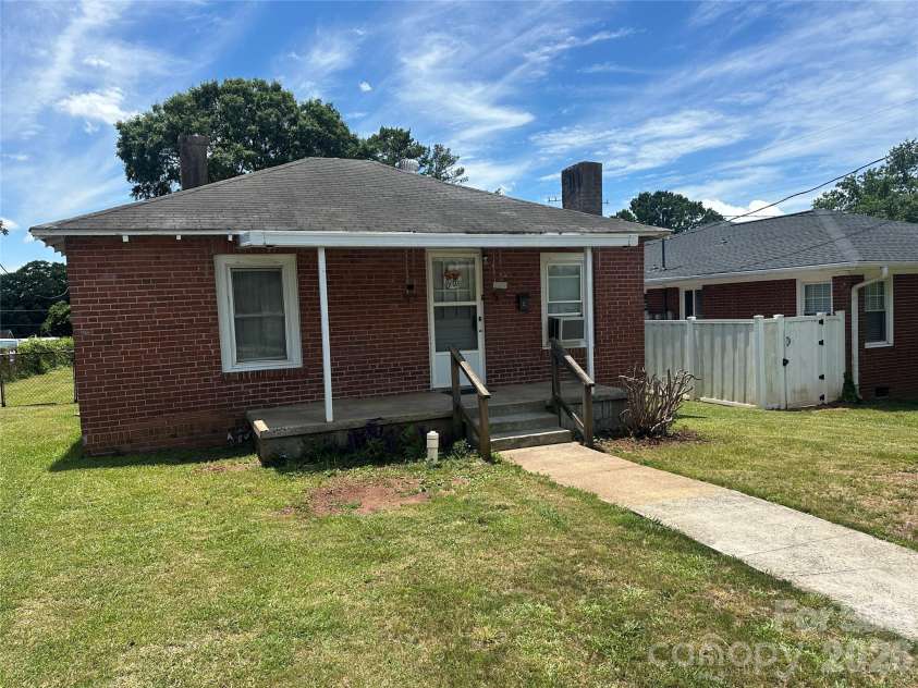 229 Cedar Street, Belmont, NC 28012.  MLS# CAR4395610, YatesRealty ID 32463. 