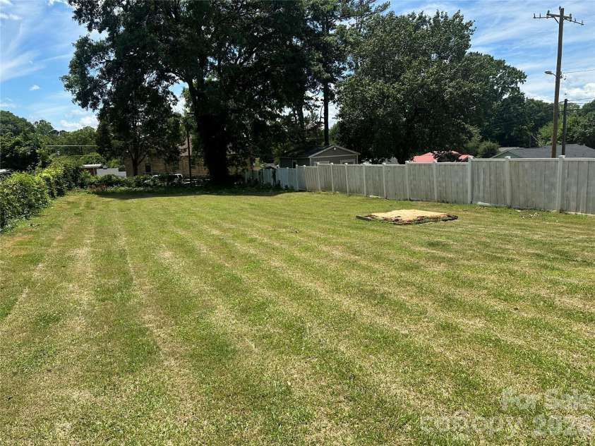 229 Cedar Street, Belmont, NC 28012.  MLS# CAR4395610, YatesRealty ID 32463. 
