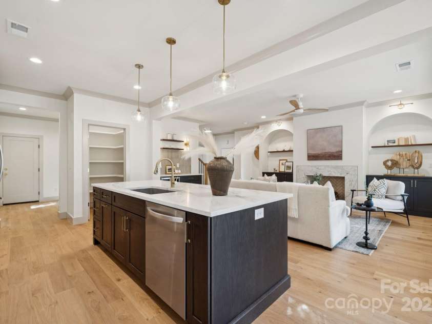 3923 Tresevant Avenue, Charlotte, NC 28208.  MLS# CAR4292066, YatesRealty ID 32464. 